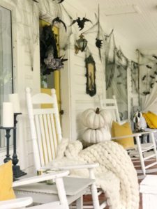 Simple, Easy Halloween Porch Decorating You Can Actually Do – Hallstrom ...