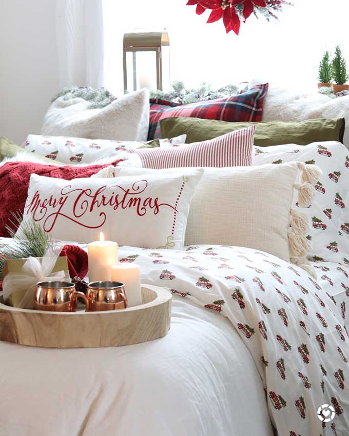 How to Decorate Your Bedroom for Christmas in 6 Steps – Hallstrom Home