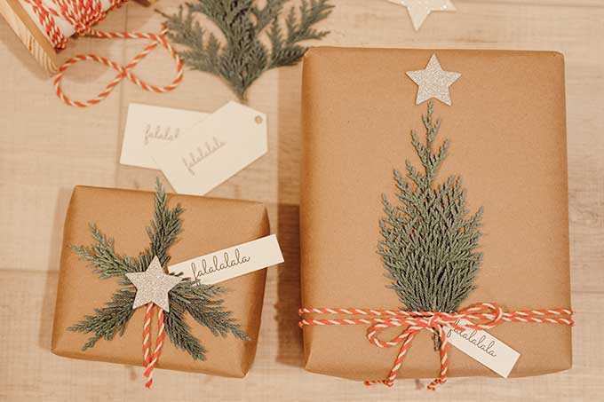 Easy Dollar Store Christmas Gift Wrap Ideas + Free Gift Tags