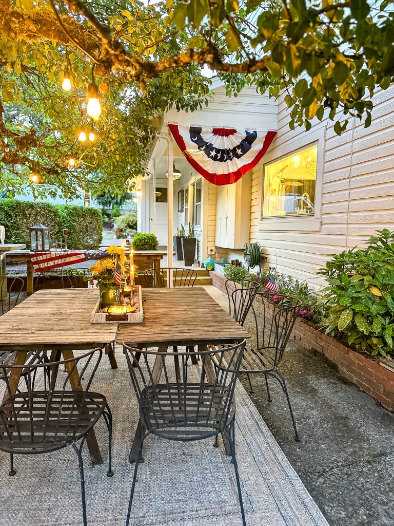 DIY 4th of July Table/holiday decor/independence day/4th of july/holiday table/party decor/diy tablescape/easy table setting/hallstromhome